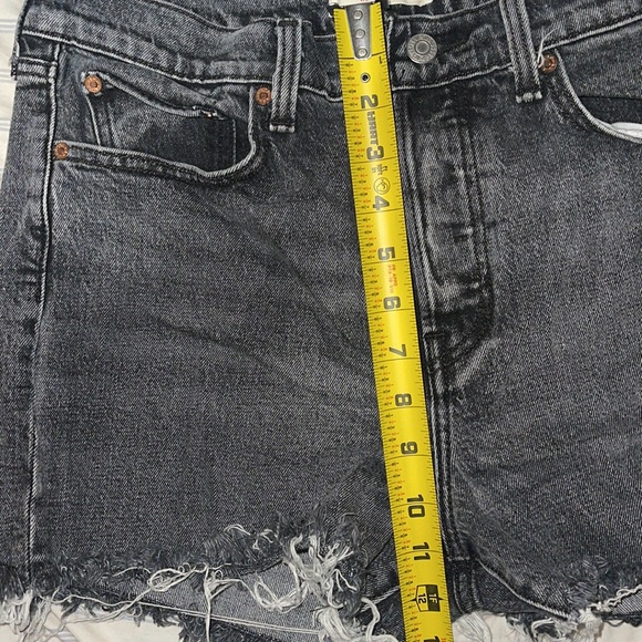 Black Levi’s, button up cutoff denim shorts!! - Picture 5 of 10